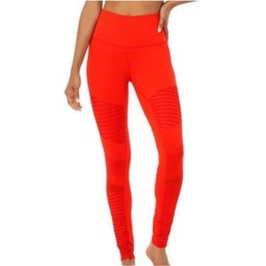 Alo Yoga bright red moto leggings sz medium
